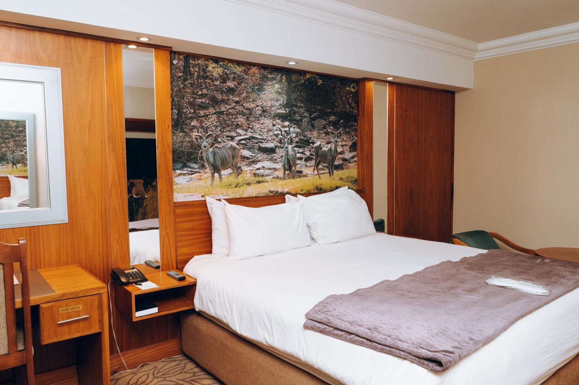 Hotel Monomotapa Harare Esterno foto