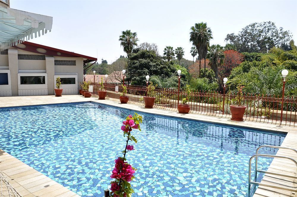 Hotel Monomotapa Harare Esterno foto